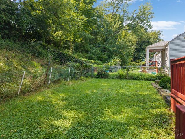 1742 Ashbrook Drive, Cincinnati, OH 45238