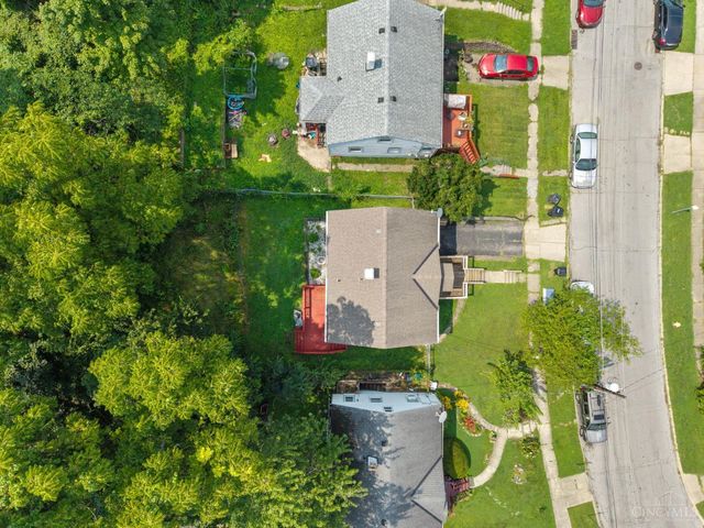 1742 Ashbrook Drive, Cincinnati, OH 45238