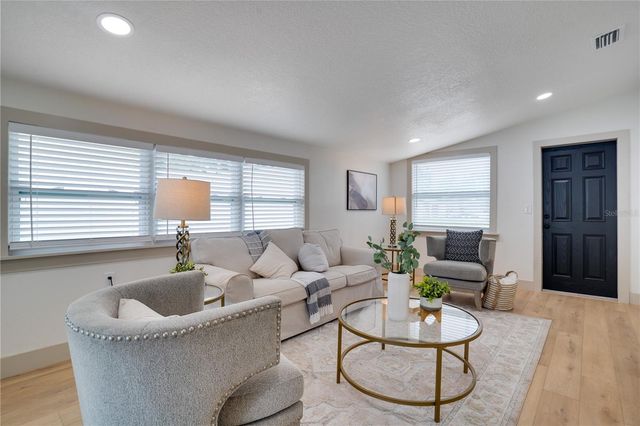 6346 35TH AVENUE N, St Petersburg, FL 33710