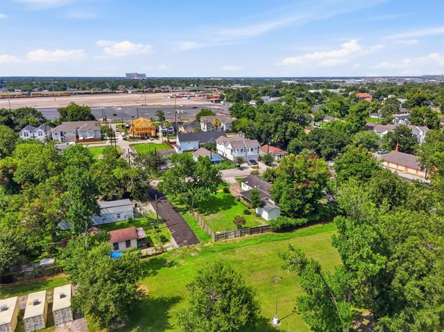 5102 Noble Street, Houston, TX 77020