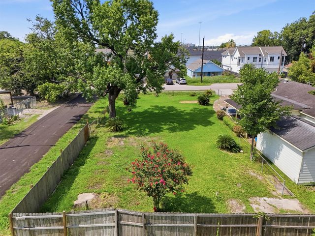 5102 Noble Street, Houston, TX 77020