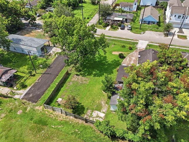 5102 Noble Street, Houston, TX 77020