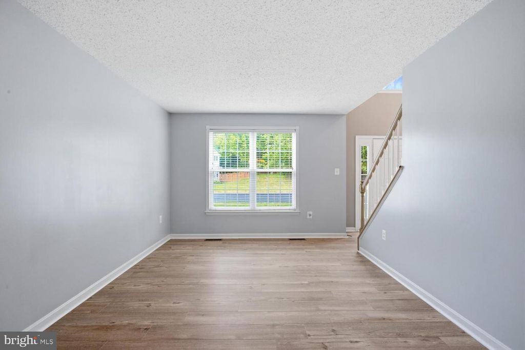 Image 12 of property listing at 22 POCAHONTAS CT, La Plata, MD 20646