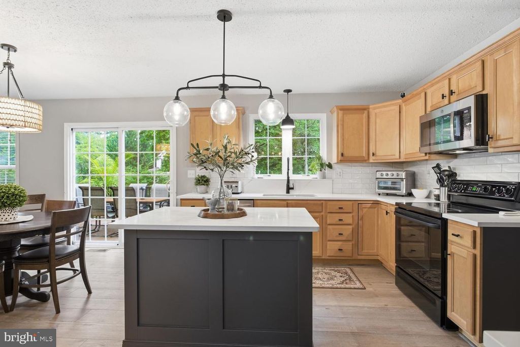 Image 14 of property listing at 22 POCAHONTAS CT, La Plata, MD 20646