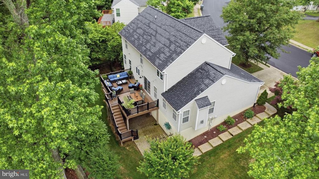 Image 3 of property listing at 22 POCAHONTAS CT, La Plata, MD 20646