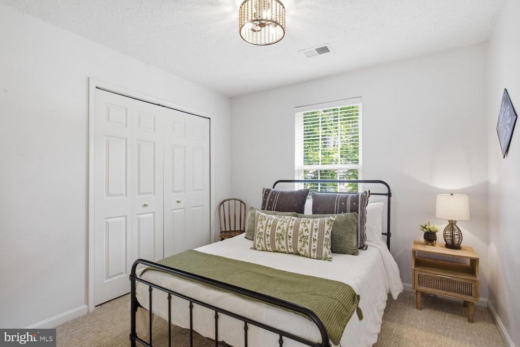 Image 33 of property listing at 22 POCAHONTAS CT, La Plata, MD 20646