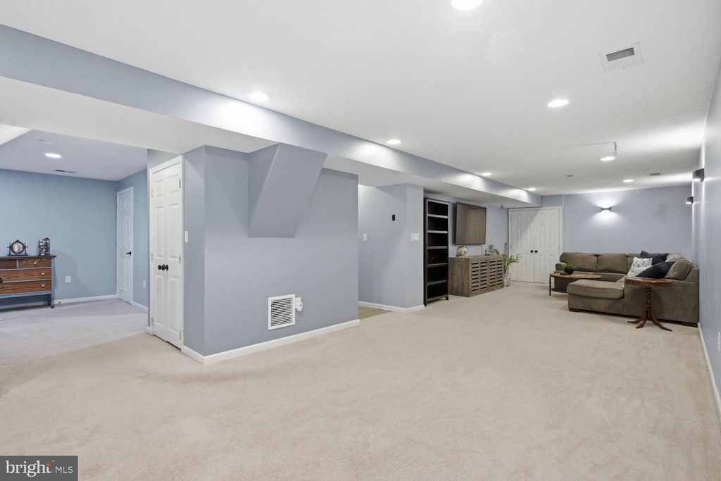 Image 37 of property listing at 22 POCAHONTAS CT, La Plata, MD 20646