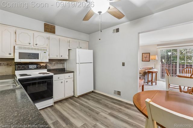 15209 Renshaw Drive, Clinton Charter Township, MI 48038