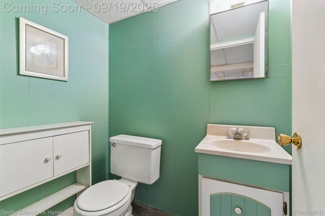 15209 Renshaw Drive, Clinton Charter Township, MI 48038