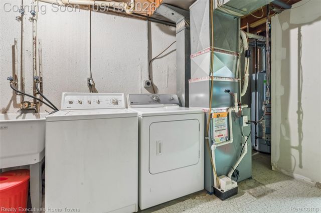15209 Renshaw Drive, Clinton Charter Township, MI 48038