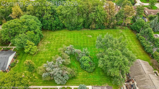 15209 Renshaw Drive, Clinton Charter Township, MI 48038