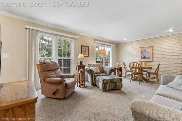 15209 Renshaw Drive, Clinton Charter Township, MI 48038