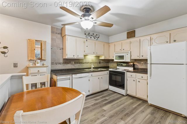 15209 Renshaw Drive, Clinton Charter Township, MI 48038