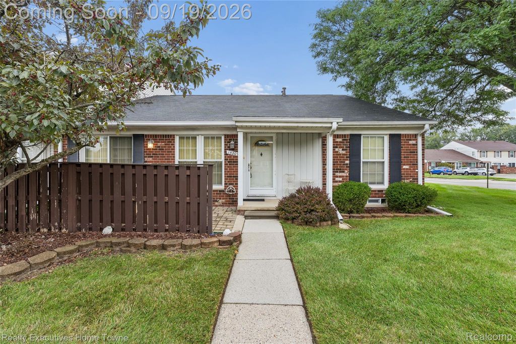 15209 Renshaw Drive, Clinton Charter Township, MI 48038