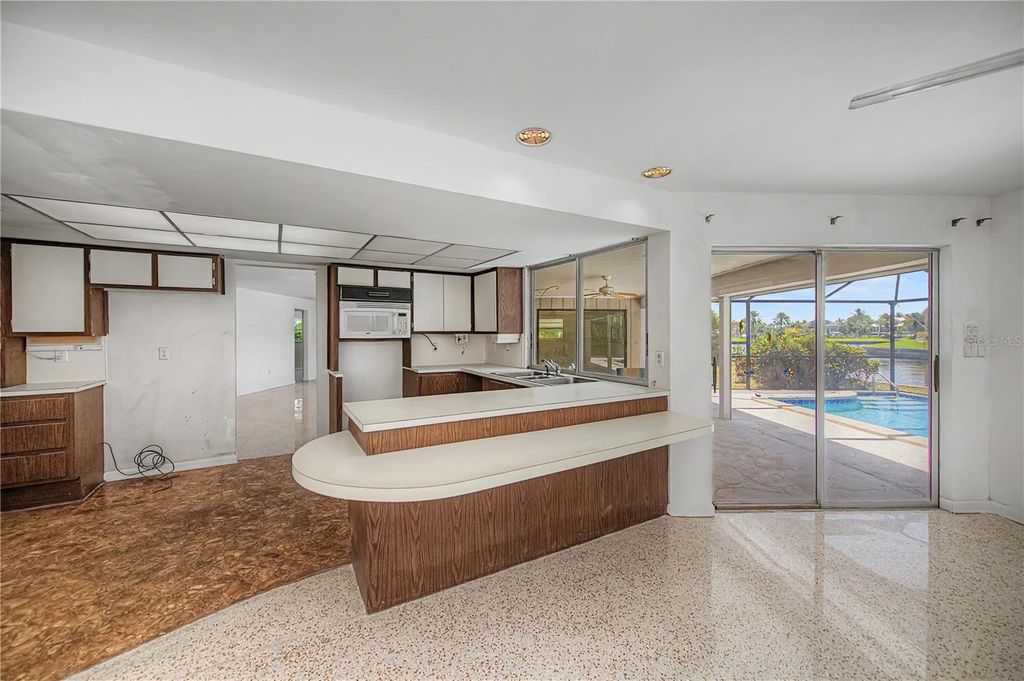 Image 22 of property listing at 137 SINCLAIR STREET SE, Port Charlotte, FL 33952