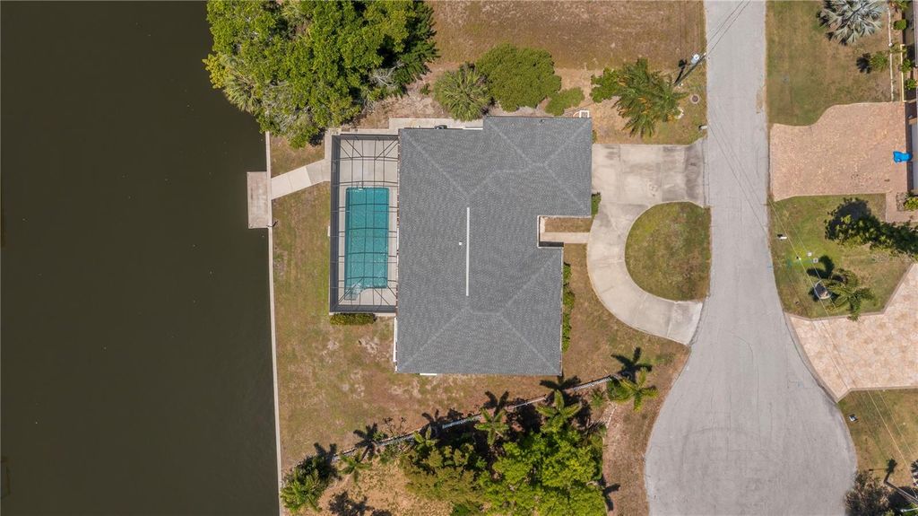 Image 4 of property listing at 137 SINCLAIR STREET SE, Port Charlotte, FL 33952