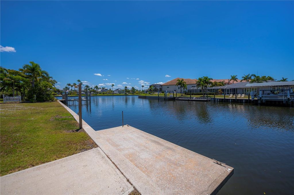 Image 6 of property listing at 137 SINCLAIR STREET SE, Port Charlotte, FL 33952