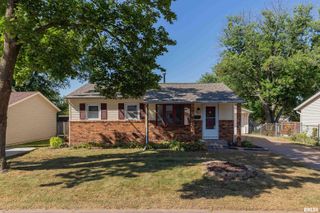 3604 WELSHIRE Drive, Bettendorf, IA 52722