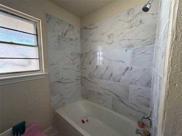 446 Town Creek Drive, Dallas, TX 75232