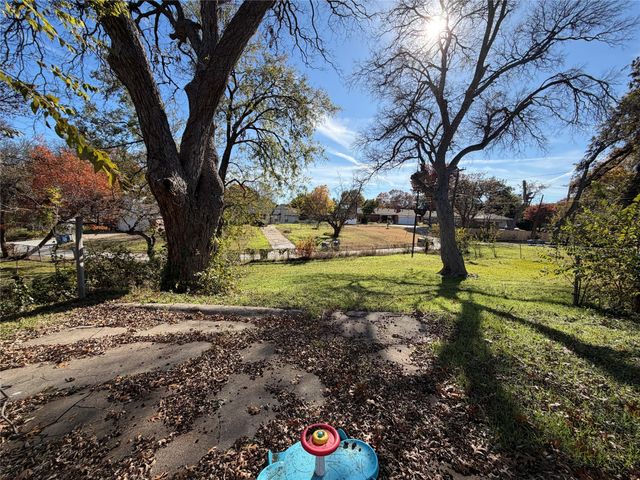 446 Town Creek Drive, Dallas, TX 75232