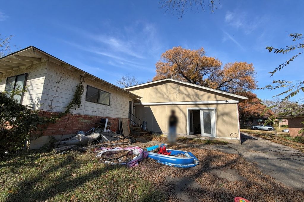 446 Town Creek Drive, Dallas, TX 75232