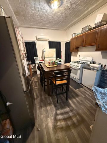 486 4th Street, Troy, NY 12180