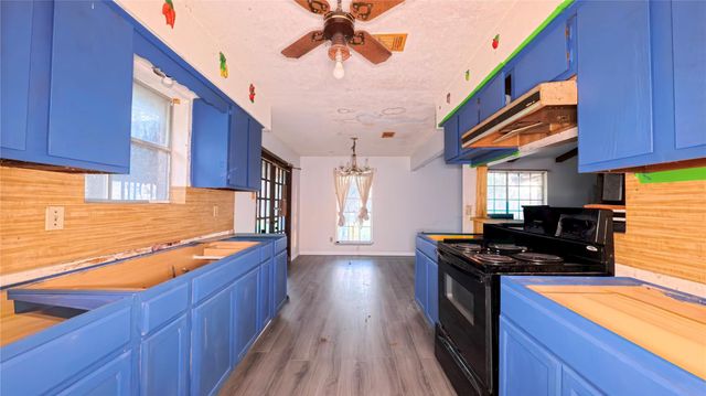 748 County Road 296d, Alvin, TX 77511