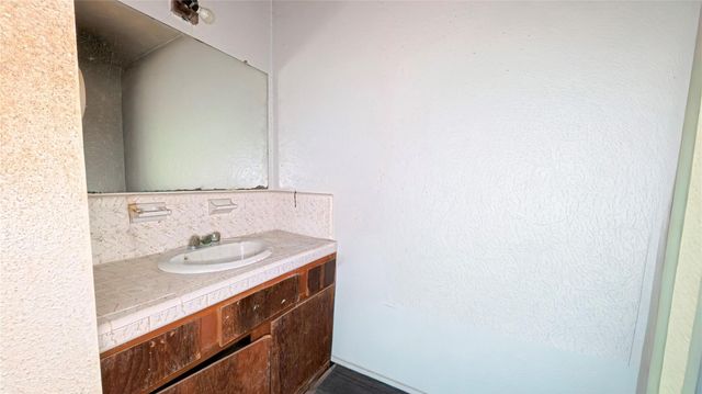 748 County Road 296d, Alvin, TX 77511