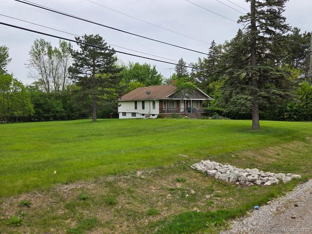 7545 Pontiac Trail, West Bloomfield Twp, MI 48323
