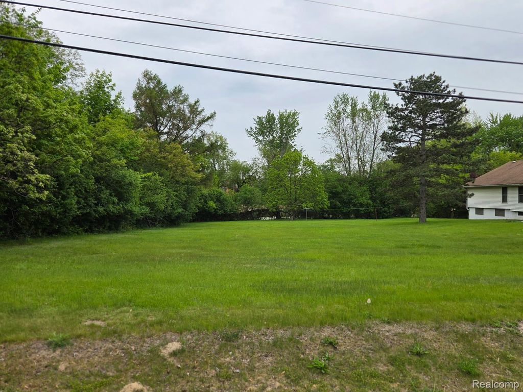 7545 Pontiac Trail, West Bloomfield Twp, MI 48323