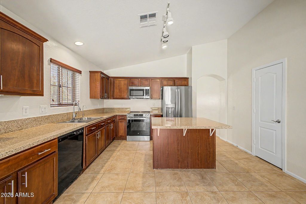 Image 14 of property listing at 3949 W KESLER Place, Chandler, AZ 85226