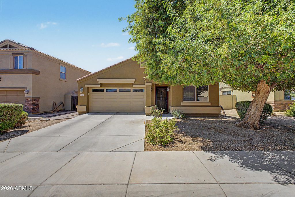Image 3 of property listing at 3949 W KESLER Place, Chandler, AZ 85226