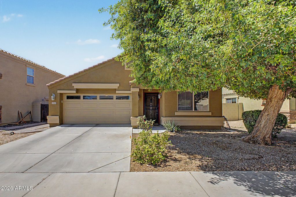 Image 5 of property listing at 3949 W KESLER Place, Chandler, AZ 85226