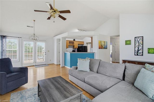 1509 Squires Lane, Kernersville, NC 27284