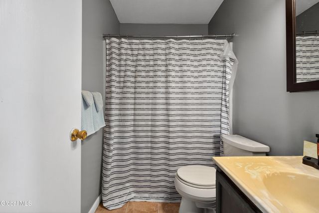 7 Cindy Way, Cohoes, NY 12047