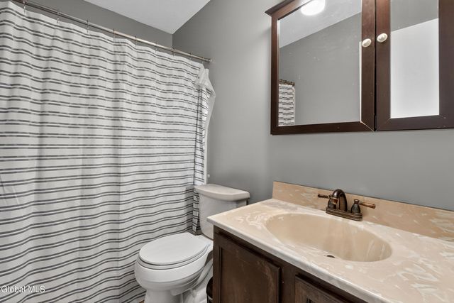 7 Cindy Way, Cohoes, NY 12047