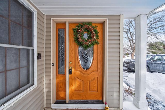 7 Cindy Way, Cohoes, NY 12047