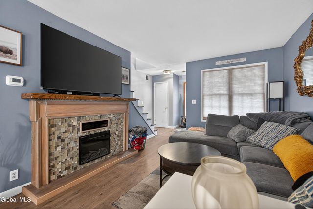 7 Cindy Way, Cohoes, NY 12047