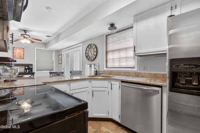 7 Cindy Way, Cohoes, NY 12047