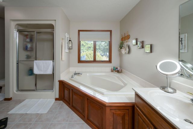 10020 Red Pine Court, Fort Wayne, IN 46804