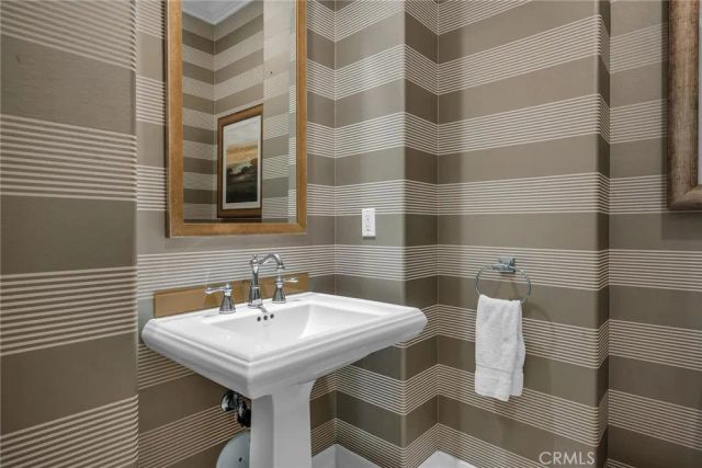 8001 Ocean Bluff, Los Angeles, CA 90045