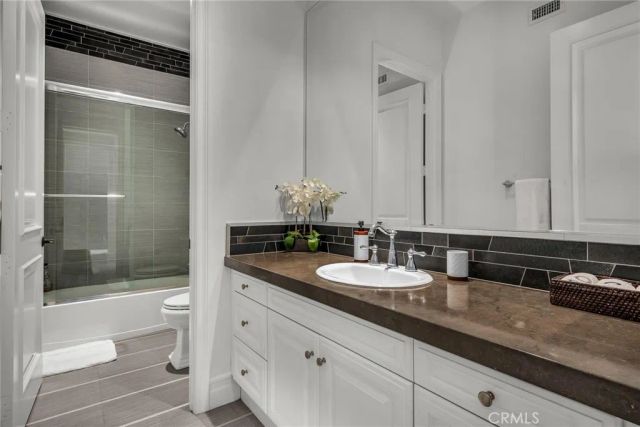 8001 Ocean Bluff, Los Angeles, CA 90045