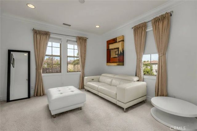 8001 Ocean Bluff, Los Angeles, CA 90045