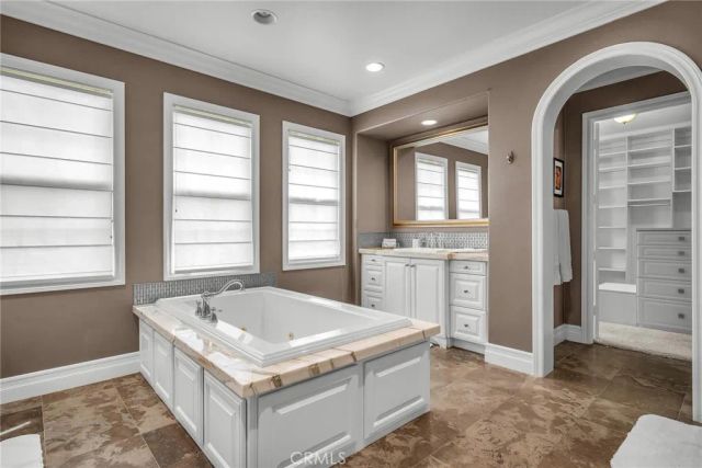 8001 Ocean Bluff, Los Angeles, CA 90045