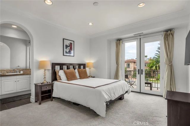 8001 Ocean Bluff, Los Angeles, CA 90045