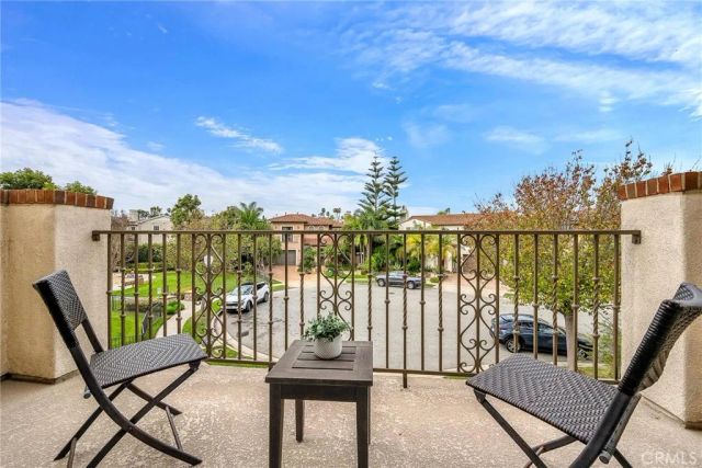 8001 Ocean Bluff, Los Angeles, CA 90045