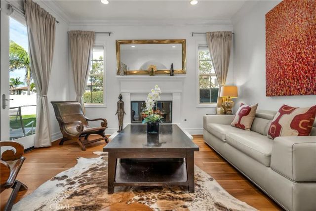 8001 Ocean Bluff, Los Angeles, CA 90045