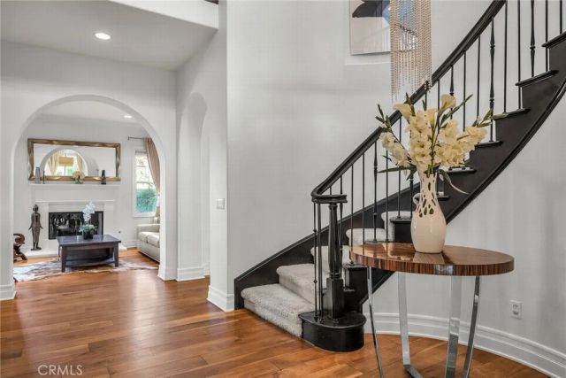 8001 Ocean Bluff, Los Angeles, CA 90045