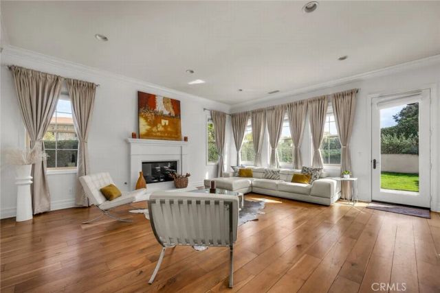 8001 Ocean Bluff, Los Angeles, CA 90045