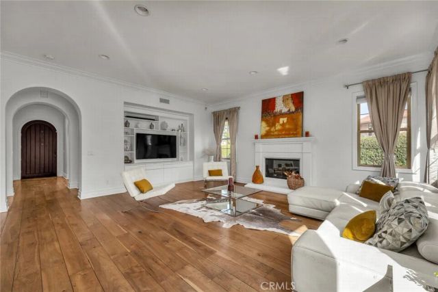 8001 Ocean Bluff, Los Angeles, CA 90045